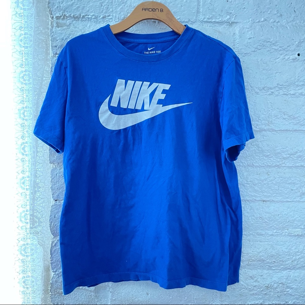 The Nike tee men’s size L